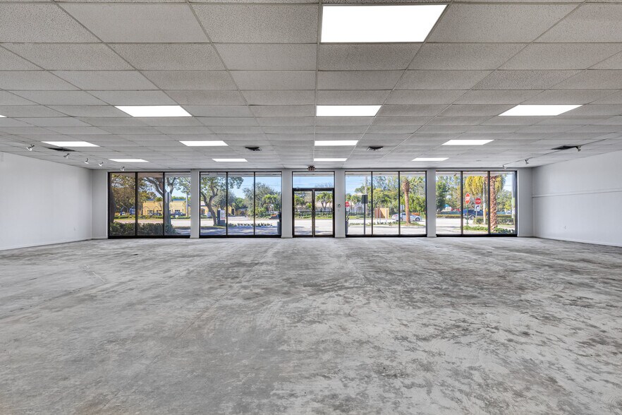More Photos Of 2698 N University Dr, Fort Lauderdale Freestanding For Lease