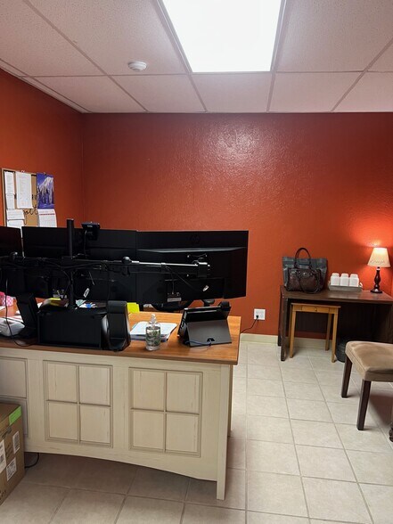 More Photos Of 575 7th St, Beaumont Office For Sale