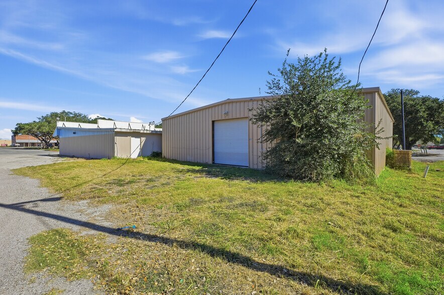 More Photos Of 102 & 106 Wood ave, Woodsboro Storefront For Sale