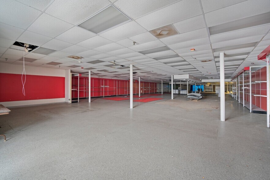 More Photos Of 4600 Park St N, Saint Petersburg Warehouse For Sale