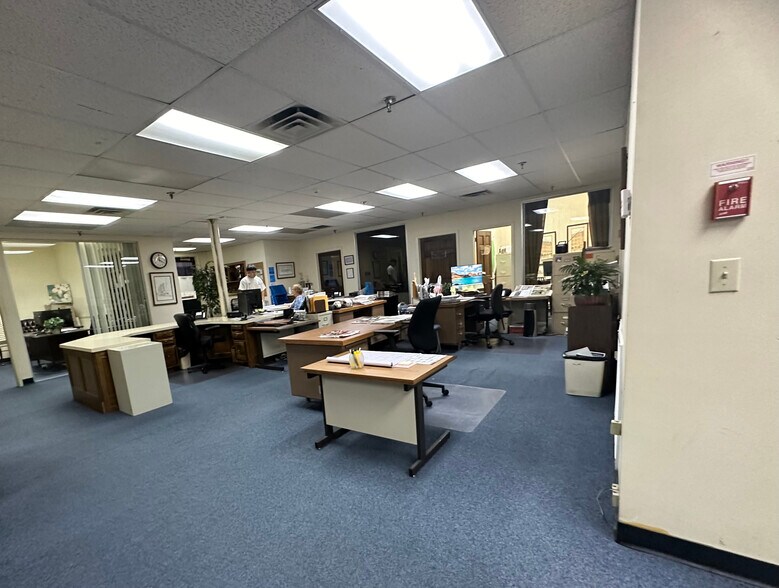 More Photos Of 25 N Main St, Moultrie Office For Sale