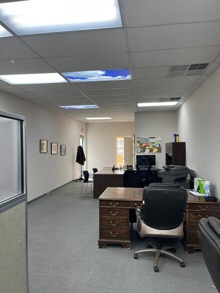 More Photos Of 145 E King St, Strasburg Storefront Retail Office For Lease