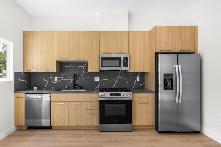 More Photos Of 5131 Don Pio Dr, Woodland Hills Multifamily For Sale