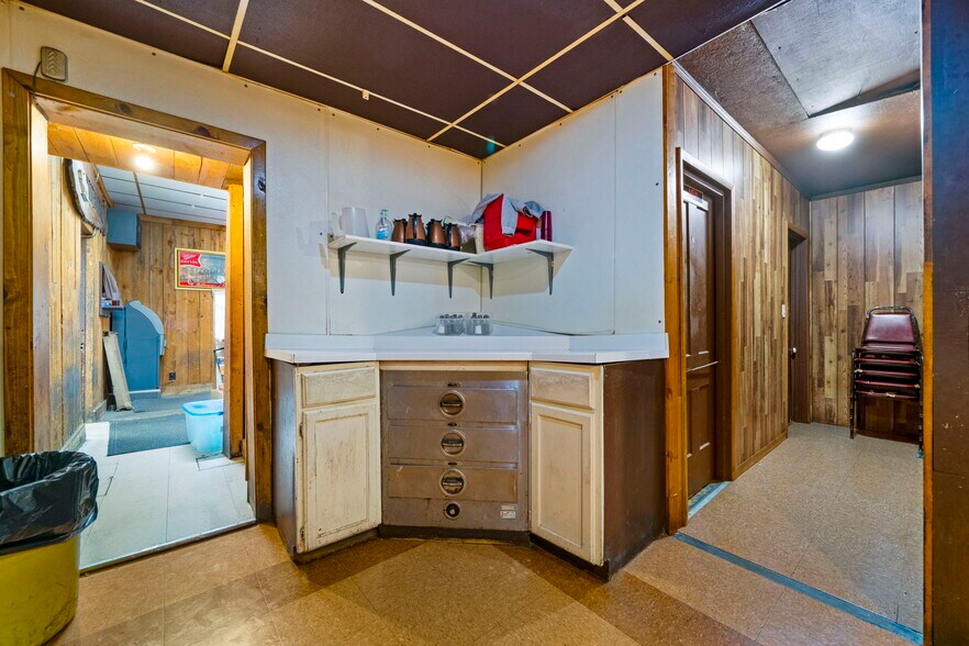 More Photos Of 208 N Walnut St, Stillman Valley General Retail For Sale