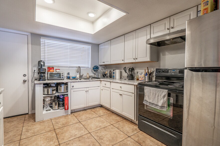 More Photos Of 8108 N 33rd Dr, Phoenix Multifamily For Sale