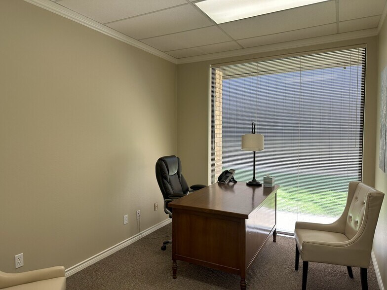 More Photos Of 901 N Mallard St, Palestine Medical For Sale