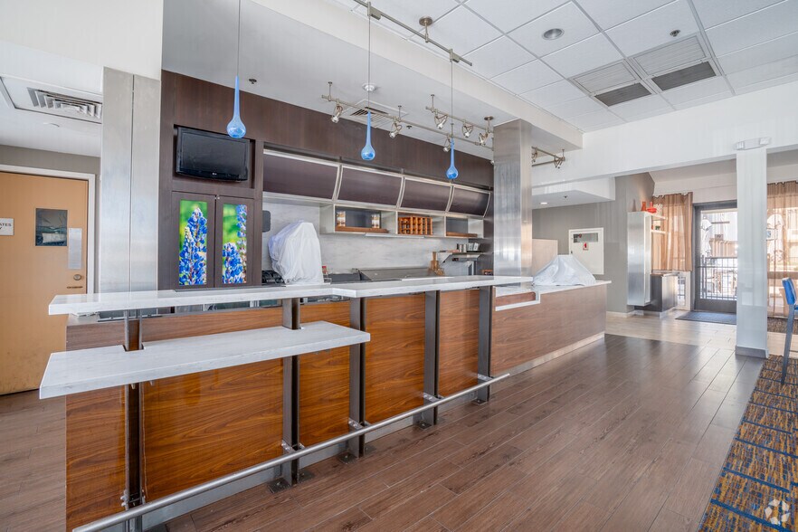 More Photos Of 2504 North Loop W, Houston Hotel For Sale