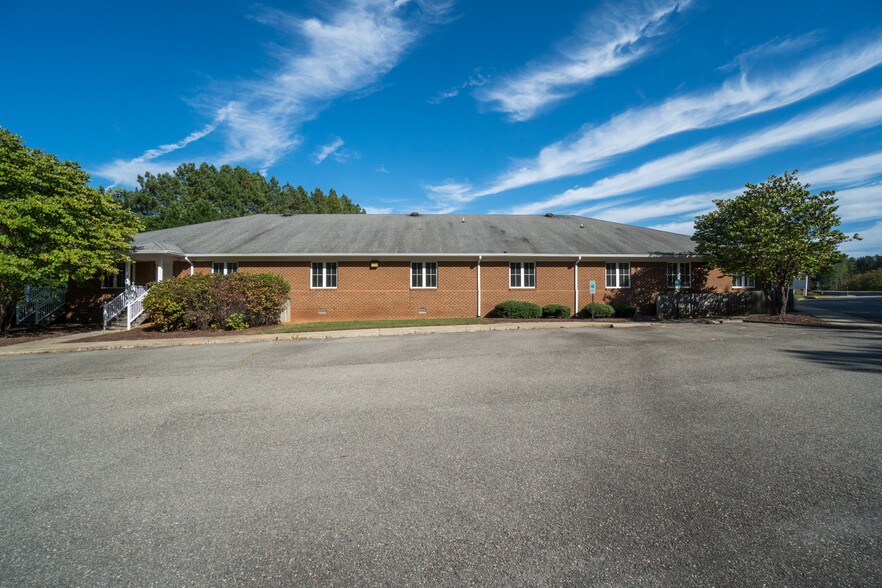 More Photos Of 2442 New Dorset Cir, Powhatan Office For Lease