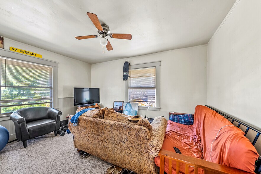 More Photos Of 807 NW 5th St, Grants Pass Apartments For Sale