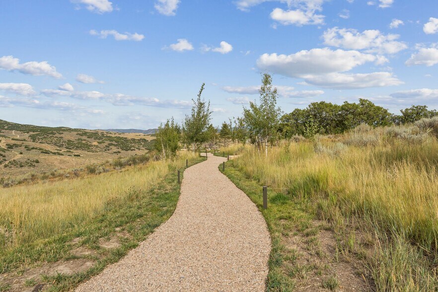 More Photos Of 27649 Old Lincoln Highway, Wanship Freestanding For Sale