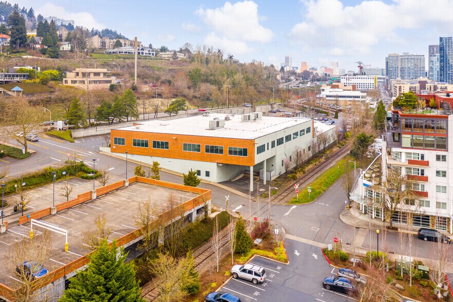 More Photos Of 4550 S Macadam Ave, Portland Office For Sale
