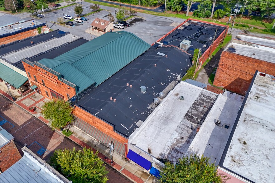 More Photos Of 110-112 Trinity St, Abbeville Storefront For Sale