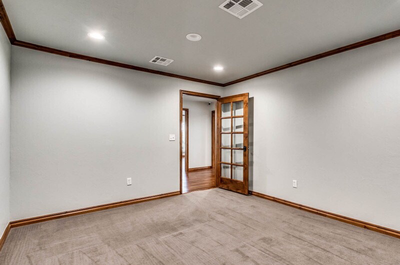 More Photos Of 6909 N Robinson Ave, Oklahoma City Office For Lease
