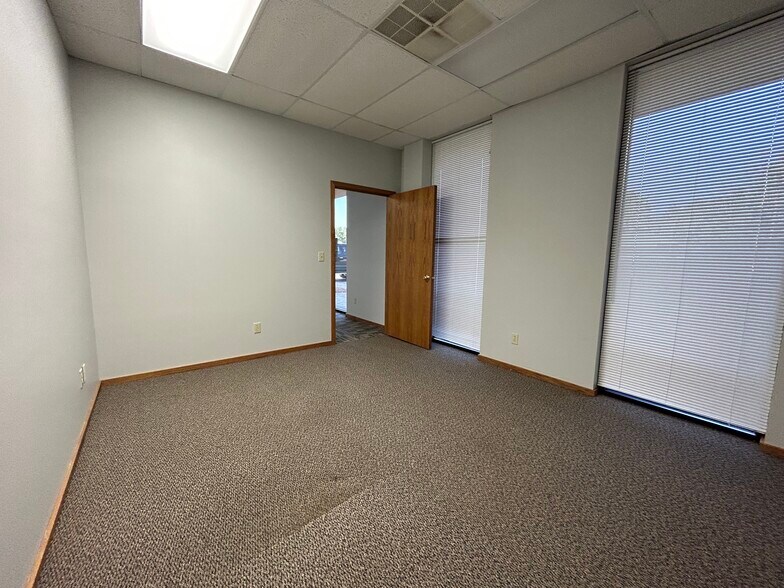 More Photos Of 1820 Post Rd, Plover Storefront Retail Office For Lease