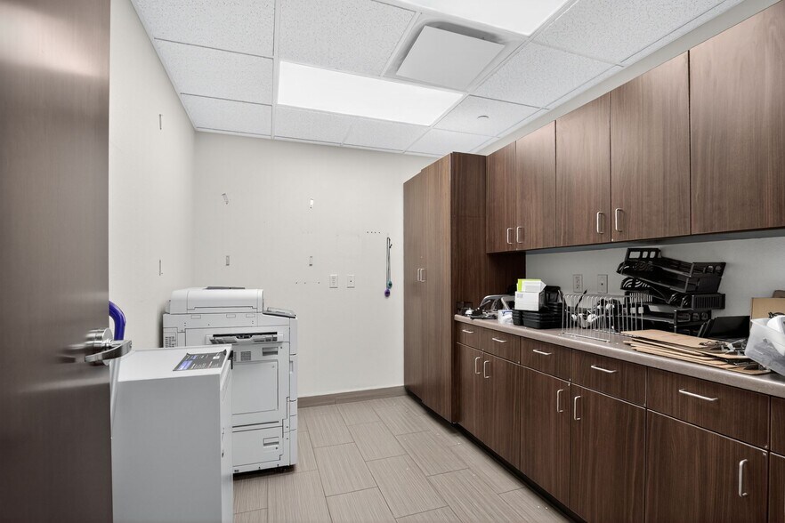 More Photos Of 175 Hawley St, Marquette Medical For Sale