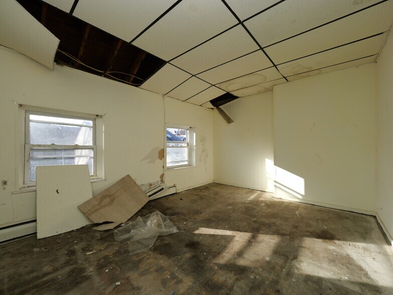More Photos Of 170 Chambers St, Newburgh Apartments For Sale