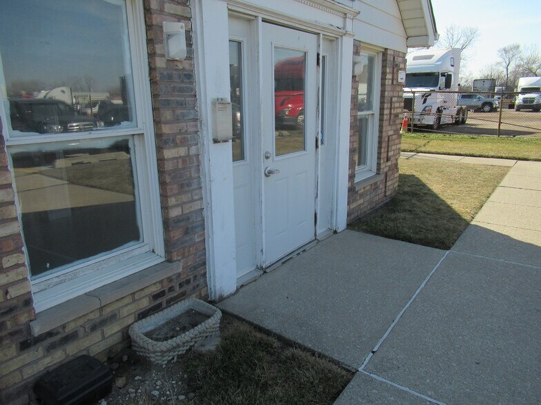 Primary Photo Of 5250 W Plattner Dr, Alsip Warehouse For Lease