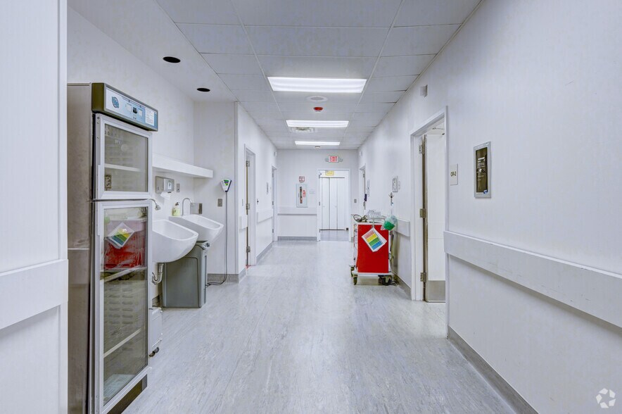 More Photos Of 815 Howard St, Evanston Medical For Sale