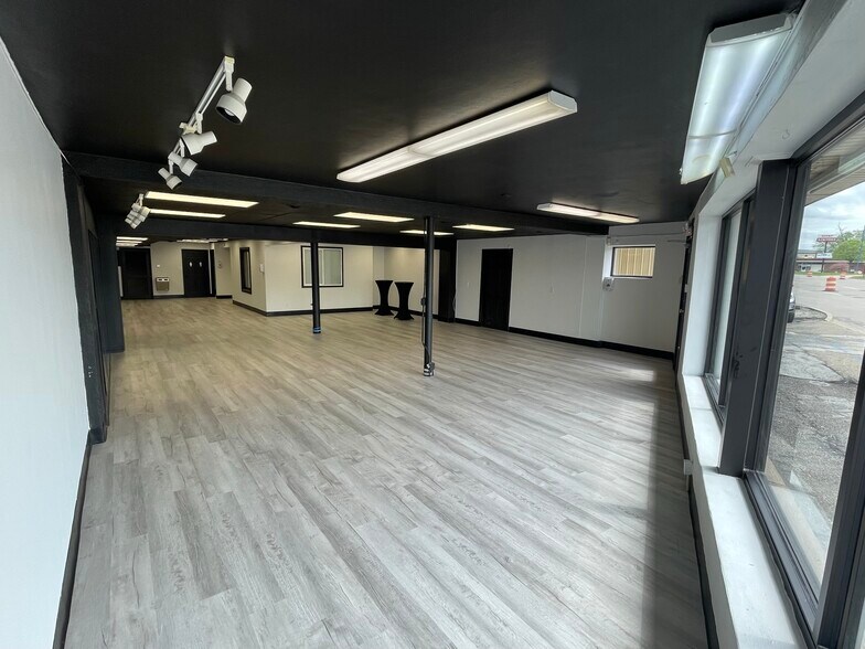 More Photos Of 3145 S Madison Ave, Indianapolis Office For Lease