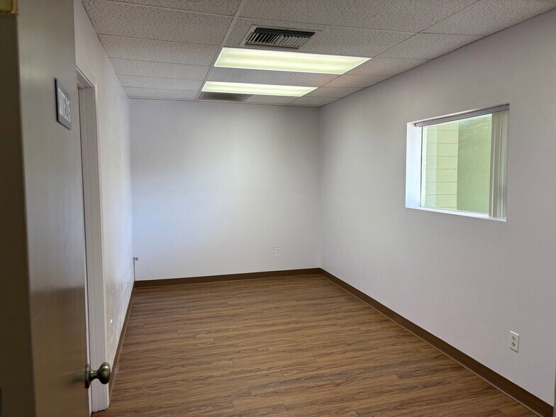 More Photos Of 655 N Palm Canyon Dr, Palm Springs Medical For Lease