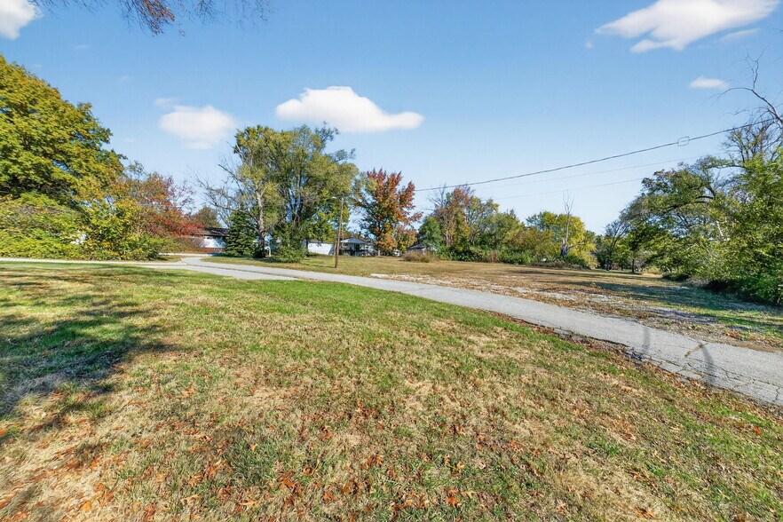 More Photos Of 302 S Lincoln Dr, Troy Office For Sale