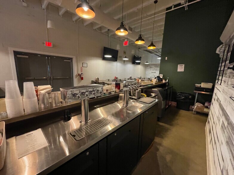 More Photos Of 24 E Magnolia Ave, Eustis Storefront For Lease