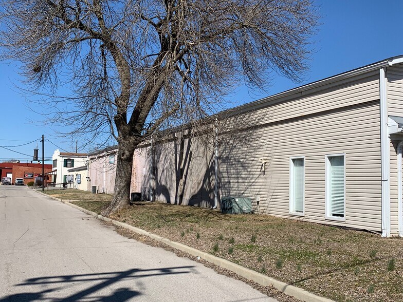 More Photos Of 120-136 Iowa Ave, Belleville Warehouse For Sale