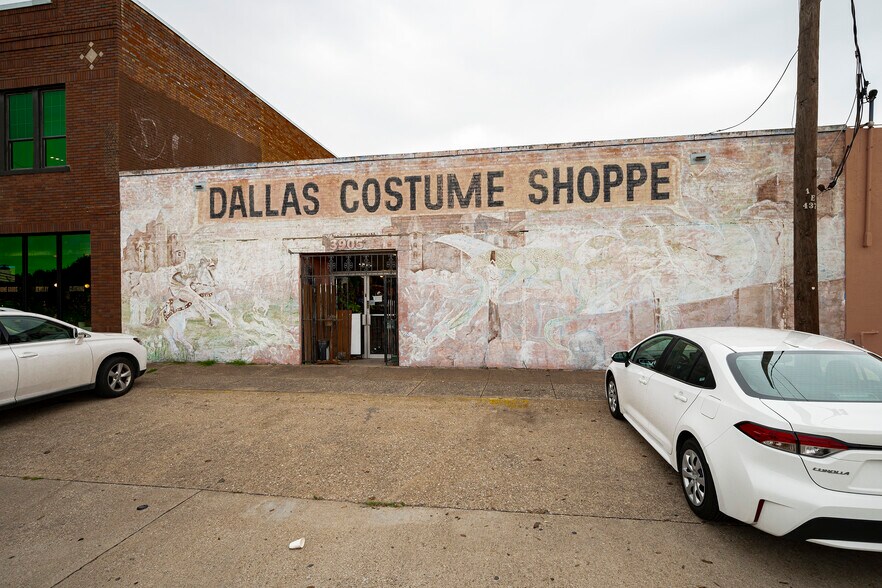 More Photos Of 3905 Main St, Dallas Storefront For Lease