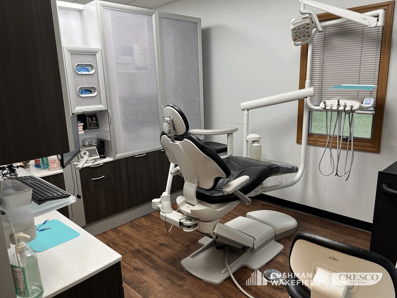 More Photos Of 552-576 N Leavitt Rd, Amherst Medical For Sale