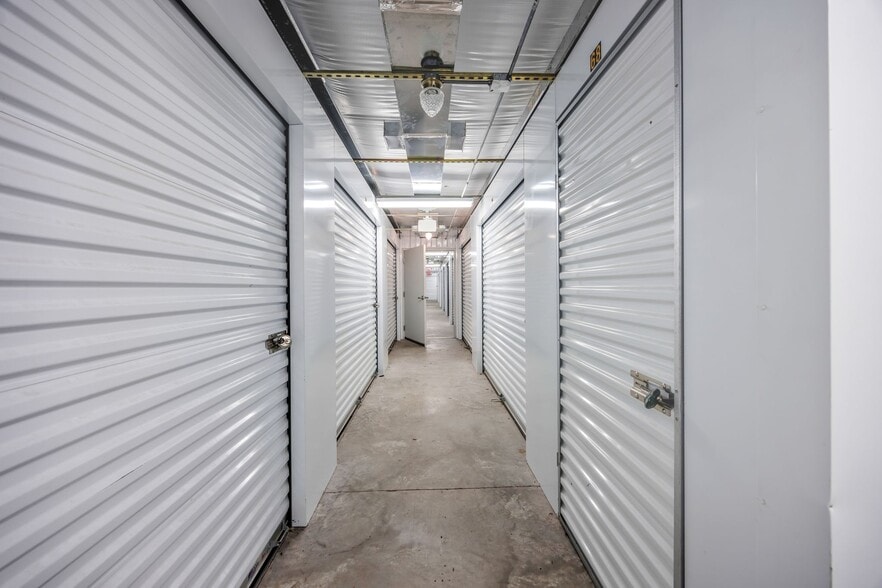 More Photos Of 500 W Manning St, Chattanooga Self Storage For Sale