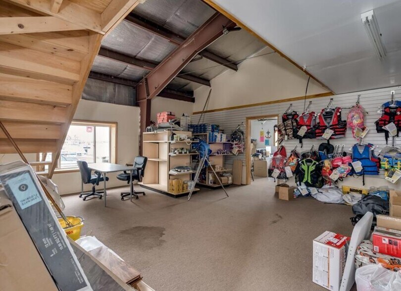 More Photos Of 16 Bethune St, Alexandria Bay Marina For Sale