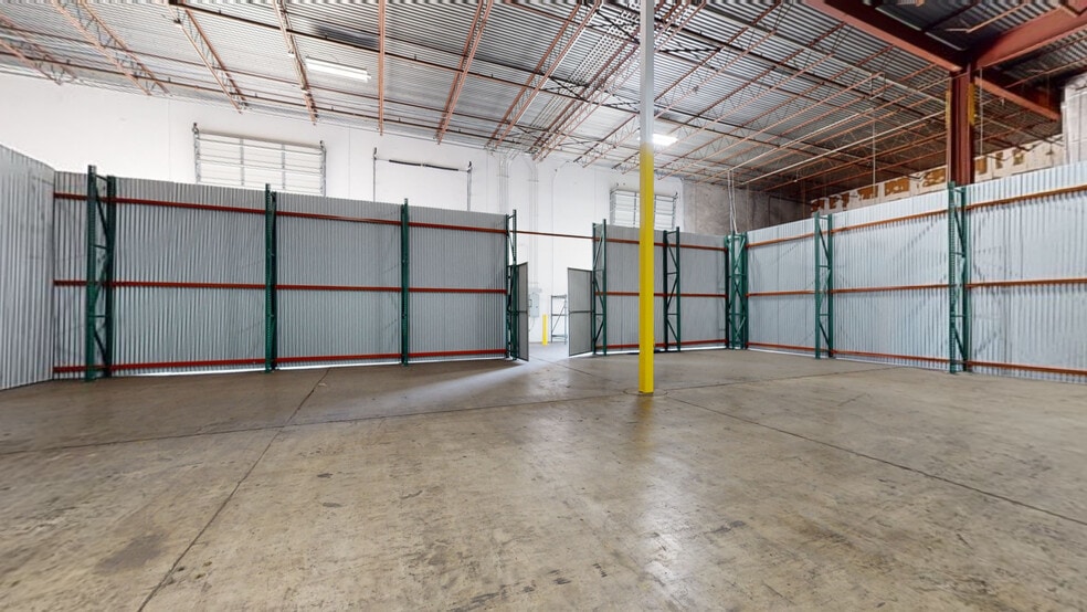 More Photos Of 3401 Navigation Blvd, Houston Distribution For Lease