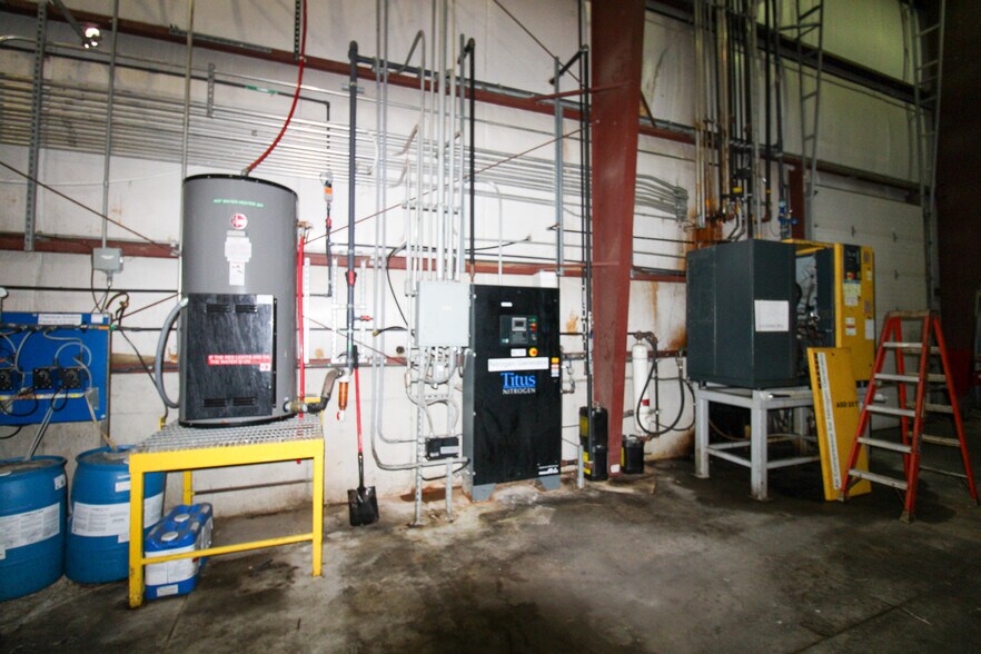 More Photos Of 5640 44th Ave S, Clinton Office For Sale