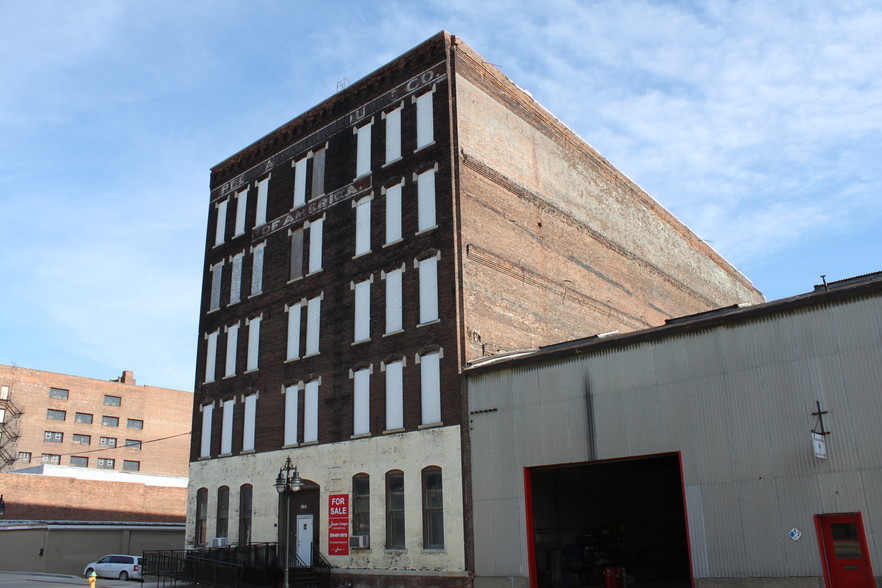 Primary Photo Of 840 SW Washington St, Peoria Warehouse For Sale