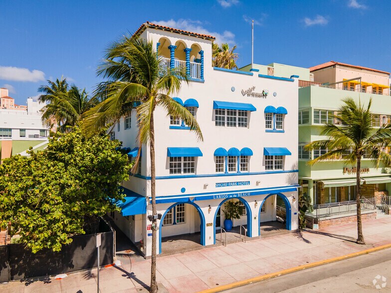 More Photos Of 820 Ocean Dr, Miami Beach Restaurant For Lease