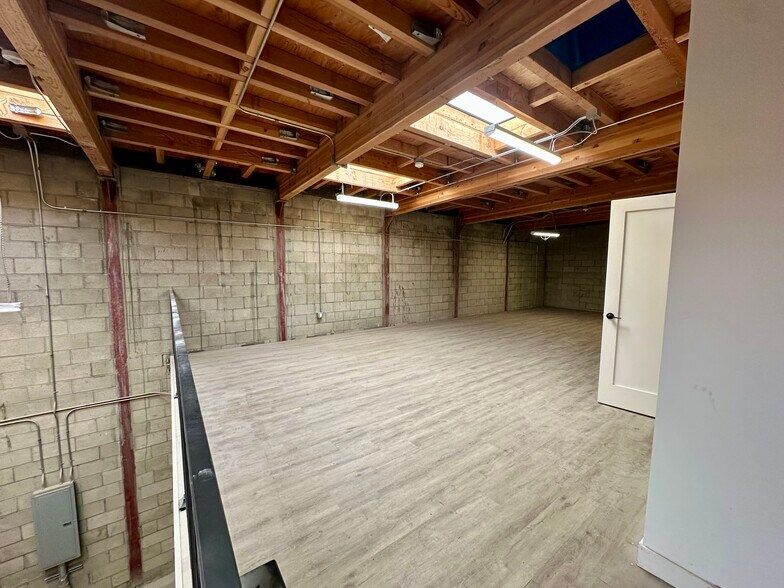 More Photos Of 7528 Clybourn Ave, Sun Valley Manufacturing For Lease