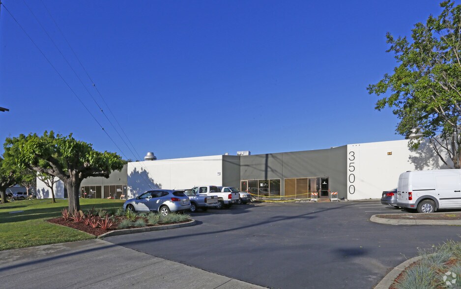 More Photos Of 3500 Thomas Rd, Santa Clara Manufacturing For Lease