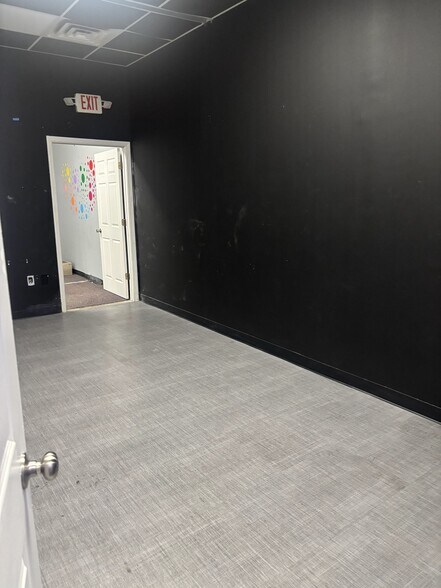 More Photos Of 259 Venture Dr, Smithfield Freestanding For Lease