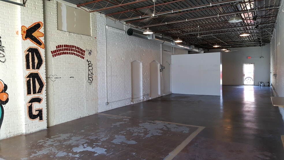 More Photos Of 1739 Oak St, Kansas City Office For Lease