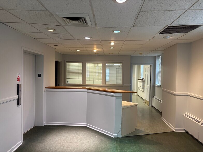 More Photos Of 323 W Superior St, Duluth Storefront Retail Office For Sale