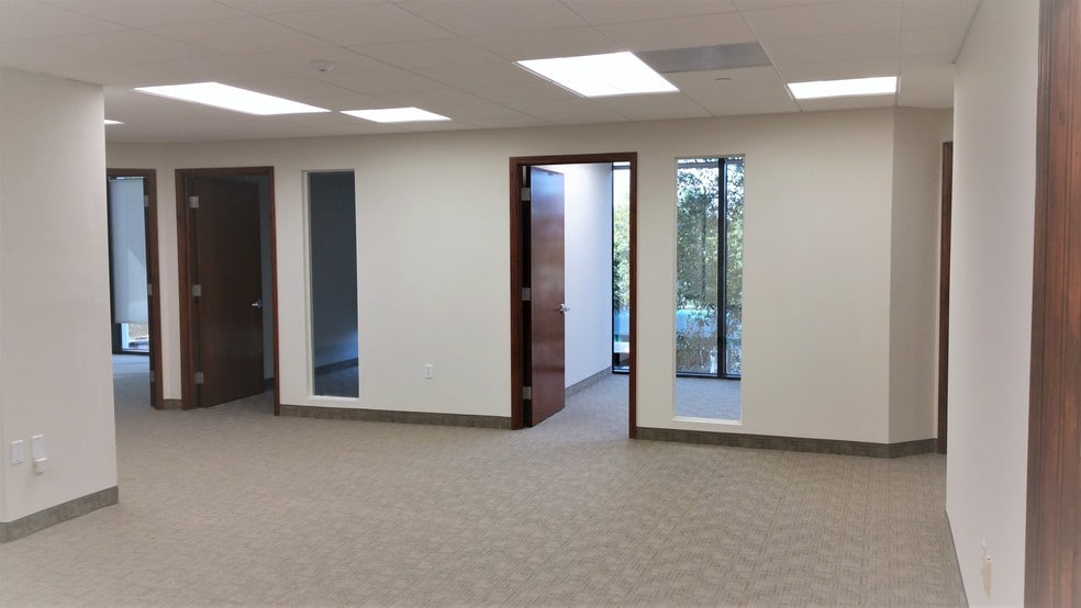 More Photos Of 2300 Glades Rd, Boca Raton Unknown For Lease