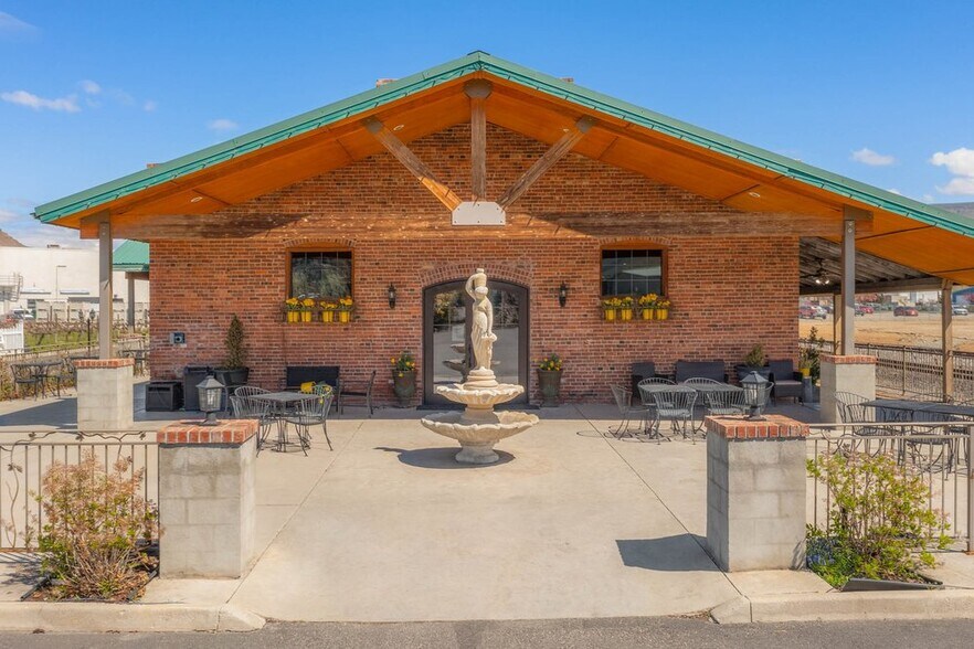 More Photos Of 1 Vineyard Way, Wenatchee Specialty For Sale