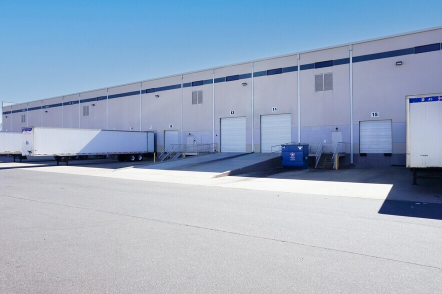 More Photos Of 4624 Belle Oaks Dr, Charlotte Warehouse For Lease