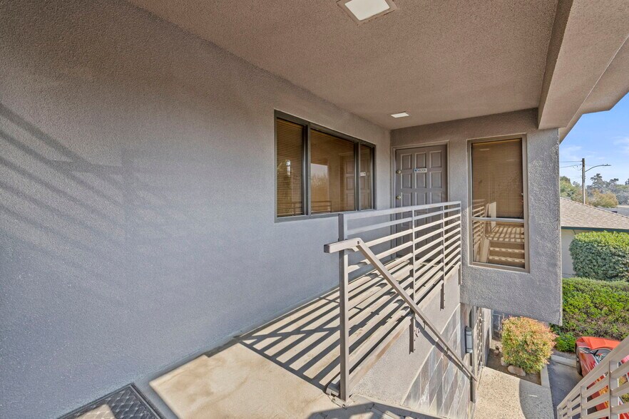 More Photos Of 1606 W Mineral King Ave, Visalia Office For Sale