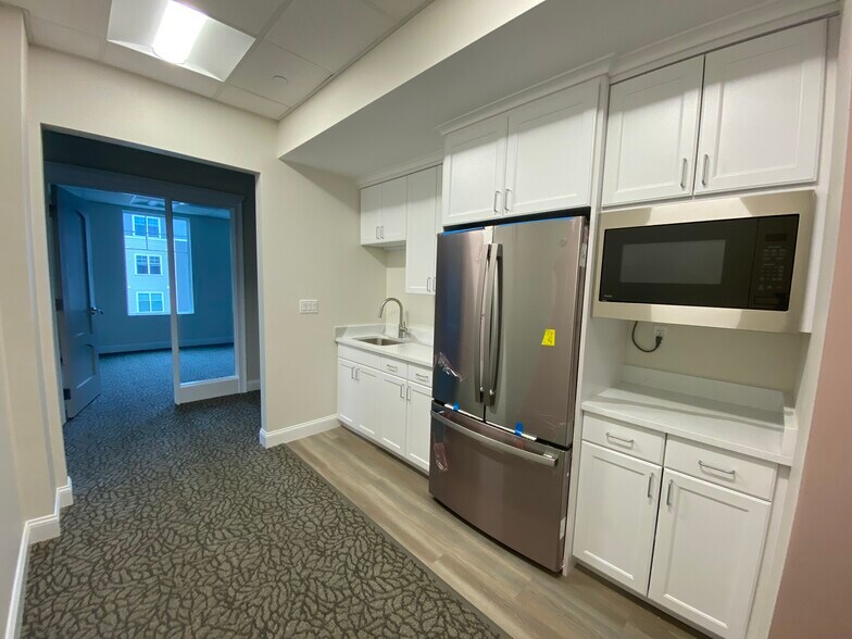 More Photos Of 1274 Osgood St, North Andover Office For Lease