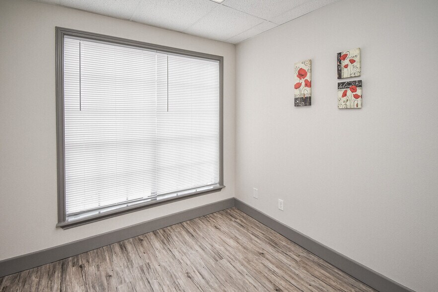 More Photos Of 104 Kelly Dr, Victoria Office For Lease