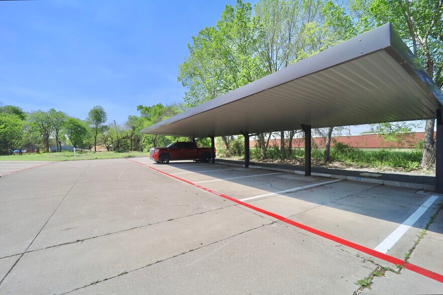 More Photos Of 10 E McDermott Dr, Allen Office For Sale