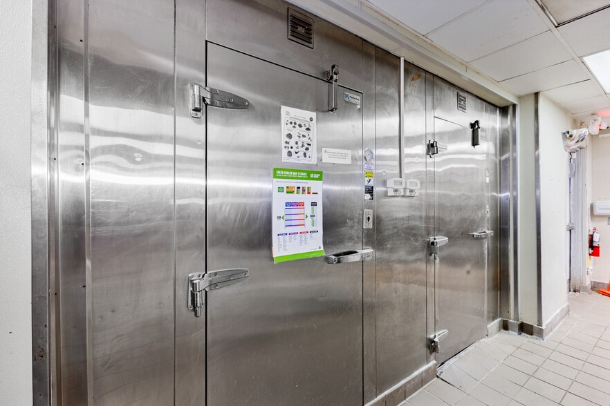 More Photos Of 8841 Commodity Cir, Orlando Fast Food For Lease