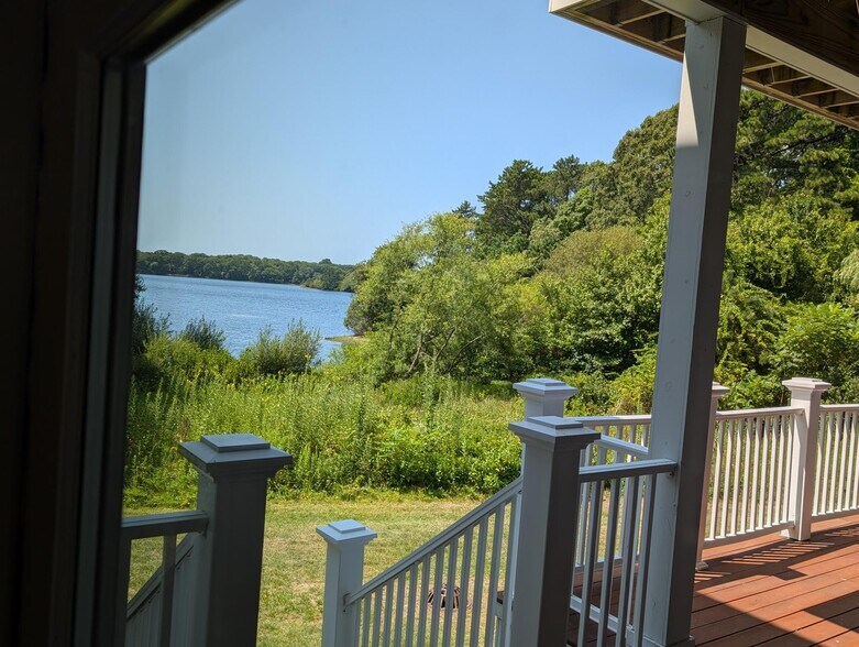 More Photos Of 1471 Iyannough Rd, Hyannis Office For Lease