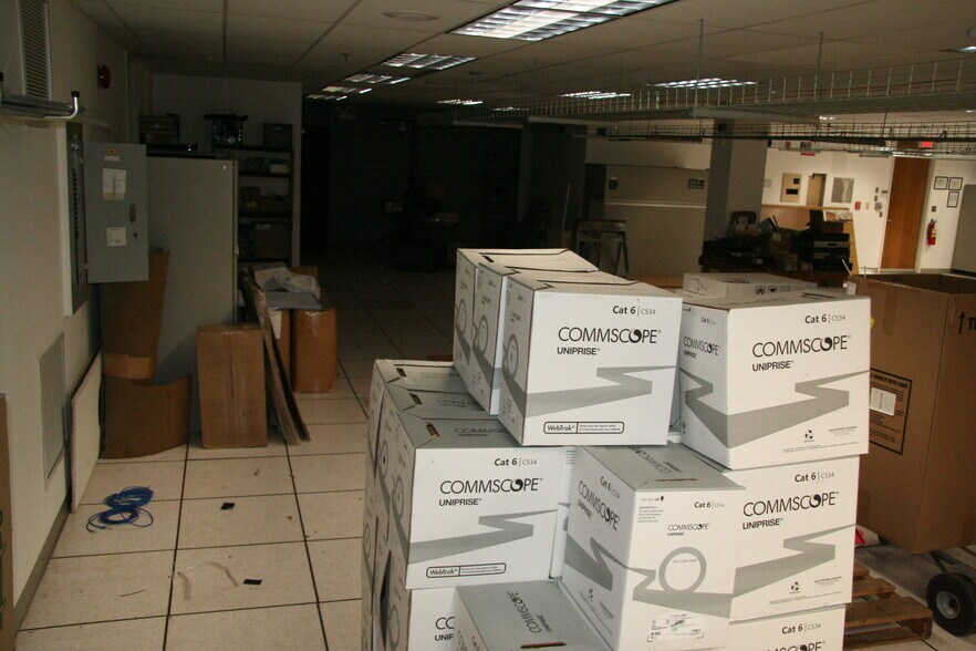 More Photos Of N28W23050 Roundy Dr, Pewaukee Office For Sale
